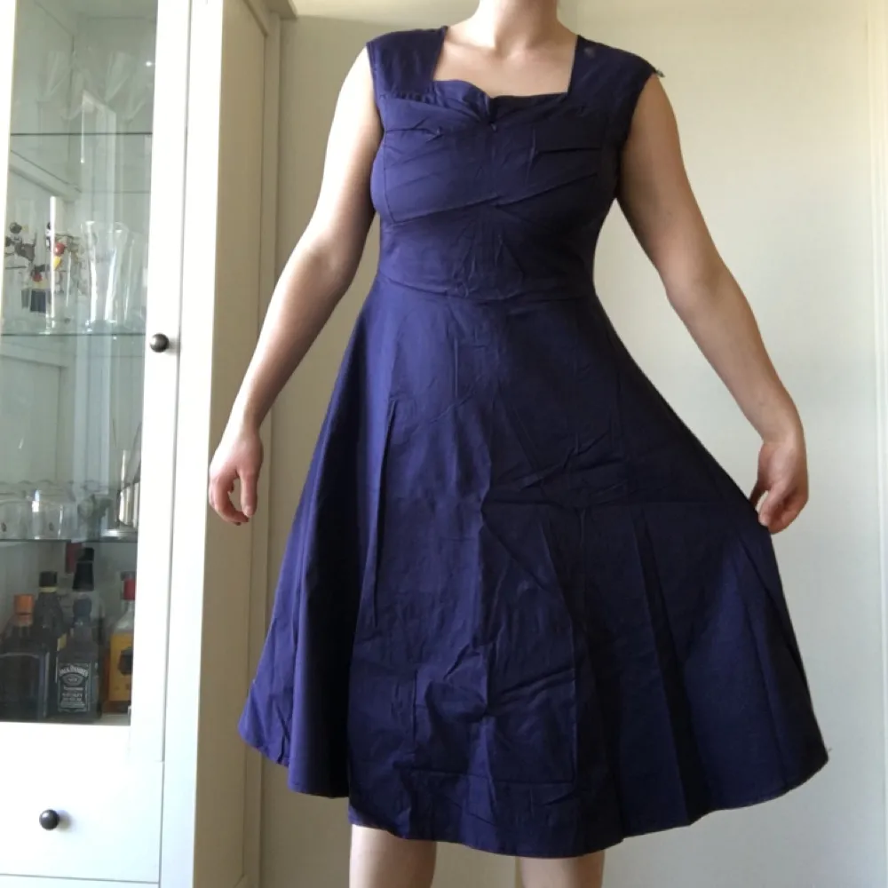 Fin blå/lila klänning. Aldrig använd säljer pga för stor storlek! 💙💜 Köpare står för frakt . Klänningar.