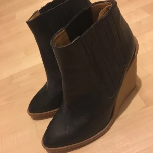  - Snygga kilklackar från Zara. 
Använda endast en gång.
