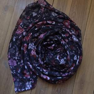 Blommig scarf
