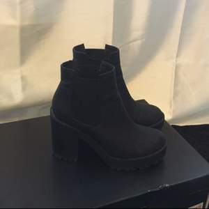 Svarta boots från H&M, använda ett fåtal gånger 