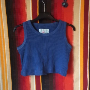  - Blått, kort linne. Ca storlek S 