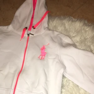  - Ralph lauren tjocktröja. Ej äkta. Super skön o fin! 