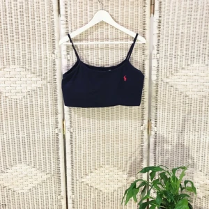  - Ralph Lauren Polo linne at ur service ;-) so qt verkligen. Den är egentligen längre men som jag gör med alla mina tröjor så VIKER JAG UPP så det blir en magtröja ... hihi ❣️  💌   FÖREDRAR SWISH ❗❗❗