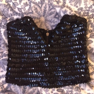  - Svart top från BIKBOK, använt 1gång  90kr+(35kr frakt)