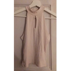  - Jättefin top från bikbok dom aldrig kommit till användning. Storlek S