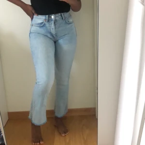 Zara jeans - Snygga jeans ifrån zara nypris 399kr lite kortare i modellen, väldigt stretchiga även tjockt material