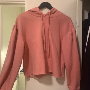 Croptop - Croptop från Lager157 i storlek M/L. Finns att hämta i Norrköping eller skickas mot porto.