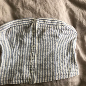 3 bandeau toppar - Dessa 3 bandeau toppar från Hollister, Bikbok och Hm. Köp alla för 100 eller en för 50!