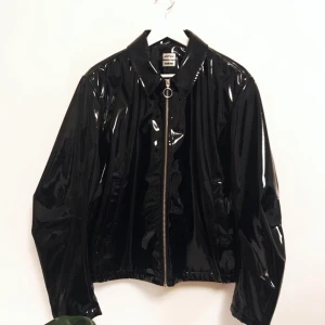 Eytys x H&M - Eytys x H&M short jacket in shiny patent leather with zip down the front and side pockets. Size Medium (unisex) and never worn, so in perfect condition.
