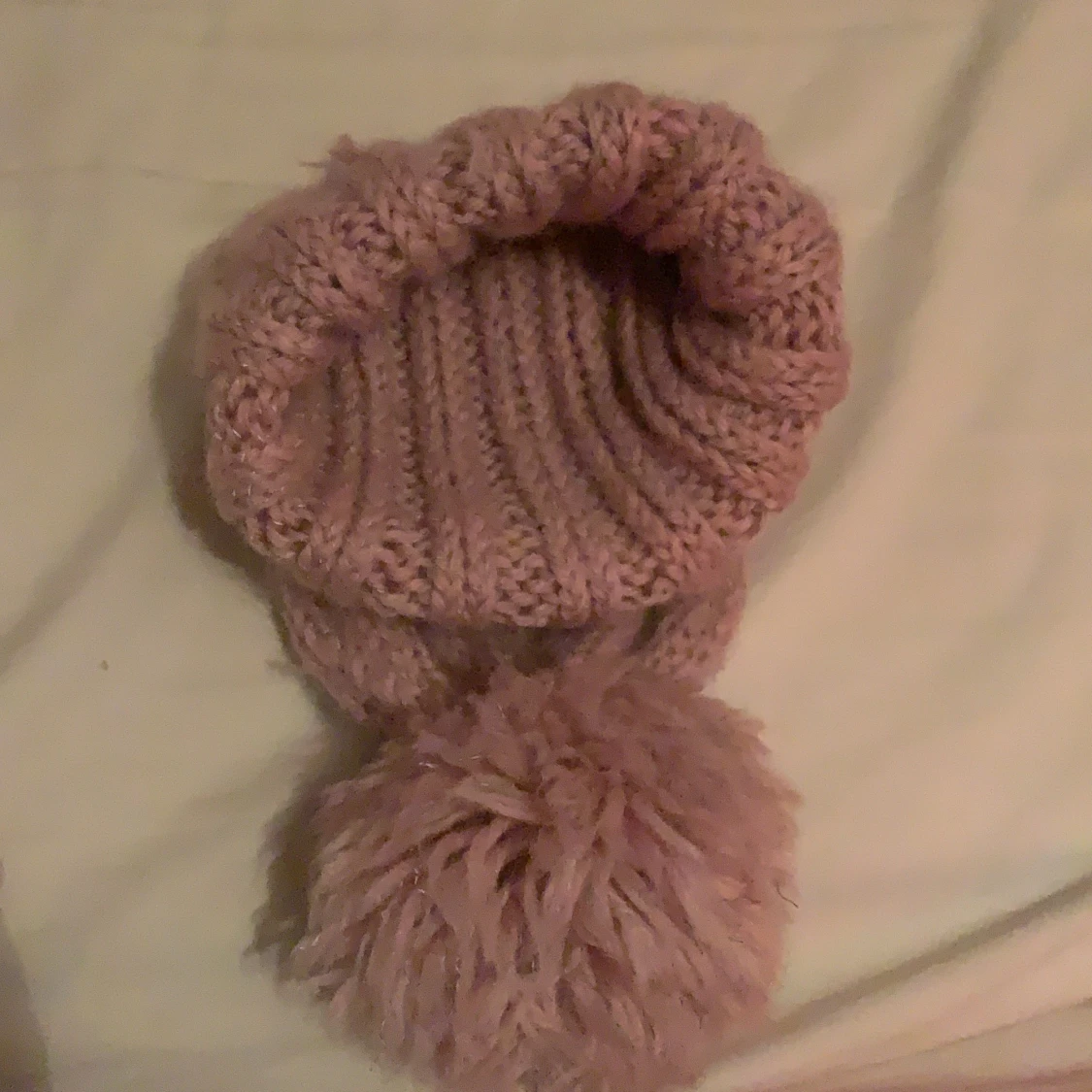 rosa mössa med boll - 91