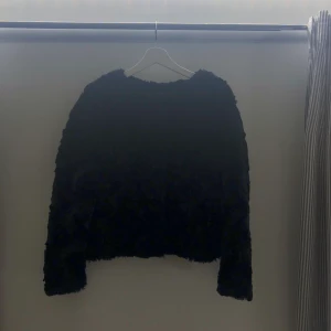 Vero Moda jacka - Jättefin jacka från Vero Moda. Använd väldigt få gånger, skicket på jackan är väldigt bra! Kan självklart skicka fler bilder om det önskas. Köpt för 399kr. 🧡
