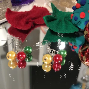 Julkuls örhängen  - Fina julkuls örhängen av äkta silver. Fina att ha på julafton och när det är nära jul. 110kr! 10kr går till barncancerfonden!