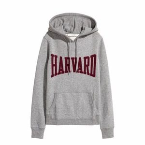 Harvard hoodie - Säljer denna jättesköna hoodie!! Den är nästa oanvänd och sitter superbra! Kan både mötas o frakta men köparen står för frakten :))