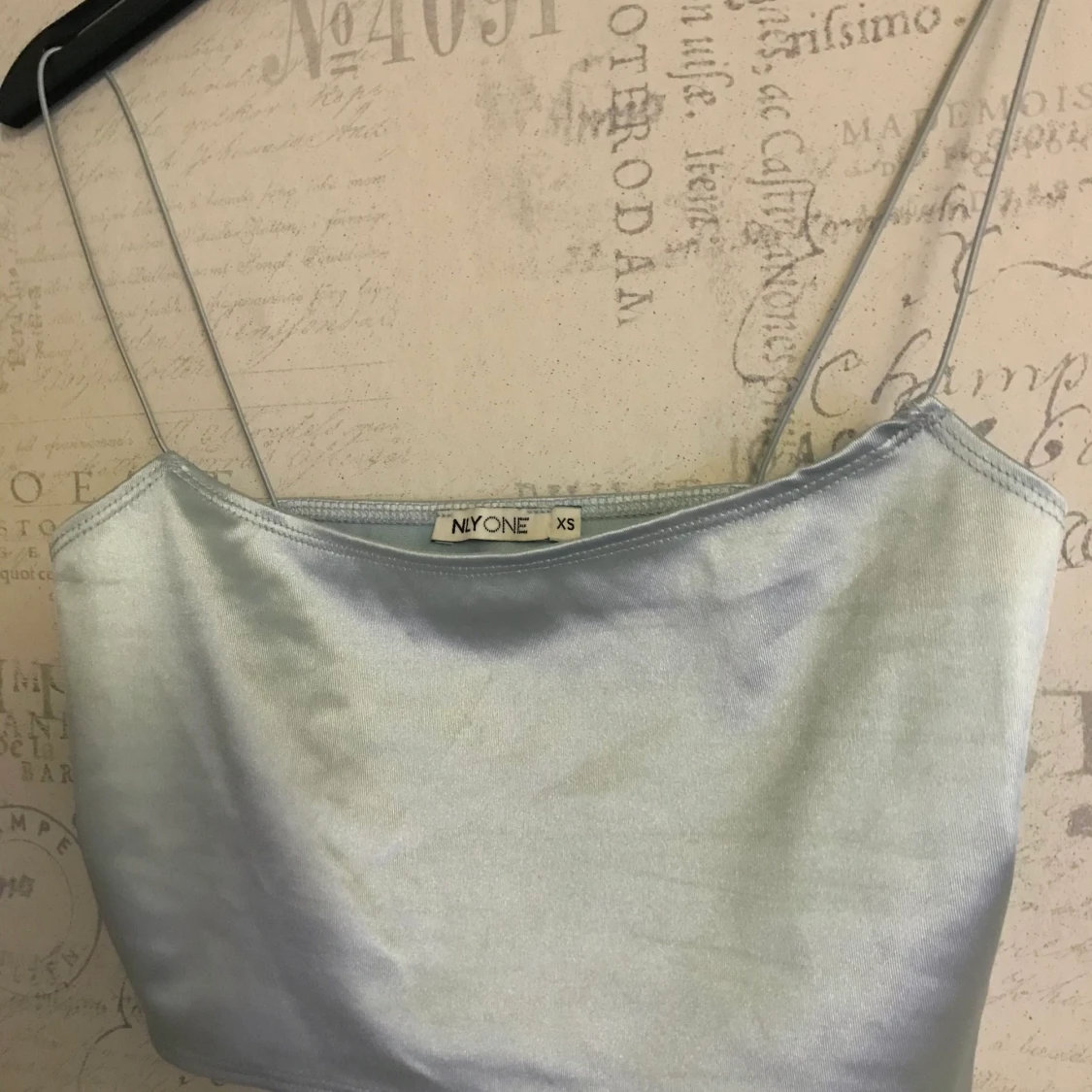 Satin croptop från Nelly - 91