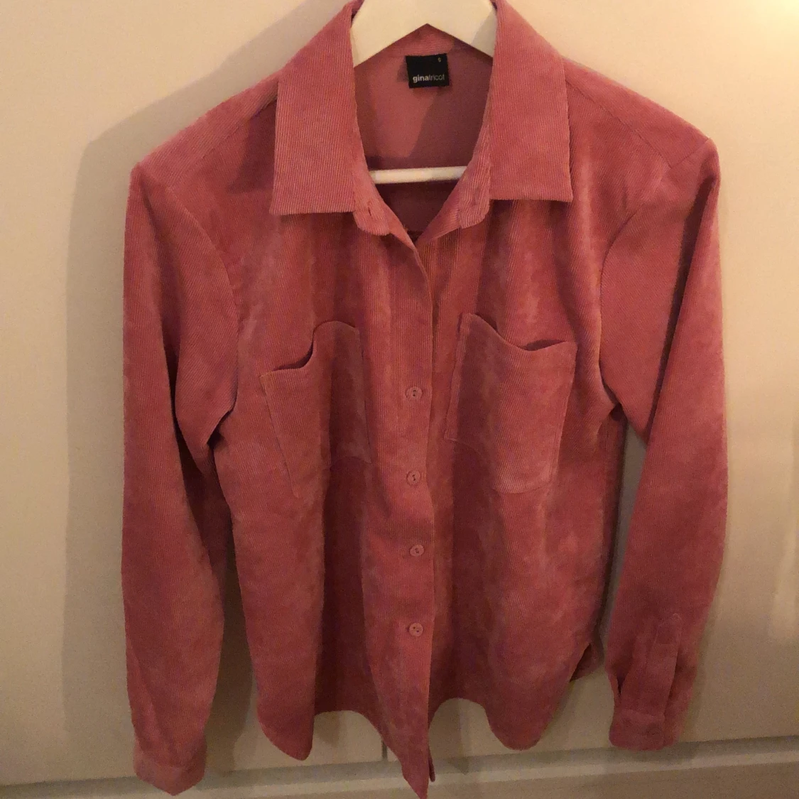 Rosa skjorta storlek S - 90