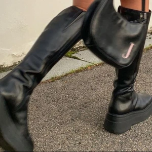 Stövlar - Endast använda en gång!! Köpte för 2000kr.