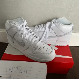 Nike SB dunk high pure platinum - WTS! DSWT EU 42,5 Tar även emot rimliga bud👍