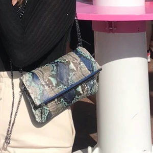 Zadig & Voltaire väska  - (Fler bilder kommer) Zadig & Voltaire Väska knappt använd. 