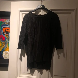Svart tröja - Svart tröja i strl s