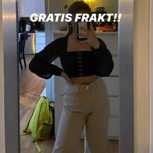 - GRATIS FRAKT!!! Pris kan även diskuteras! En fin fest topp, storlek XS/S. Använd 1 gång