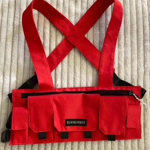  - Oanvänd bumbag från Bumbumbag! Fräsch röd färg som passar alla;)