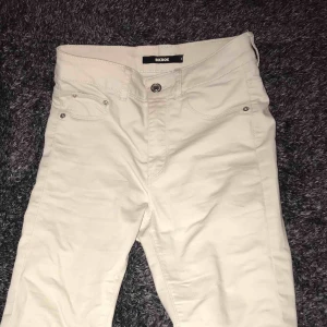  - Byxorna är sköna säljer pga att dem blivit för små. Använt få tal gånger. Fickorna fram är fake
