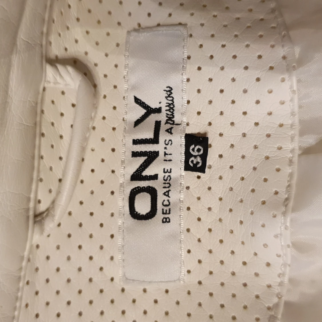 ONLY vit skinnjacka strl 36 - 91