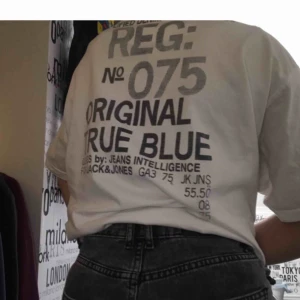  - T-short från Jack & Jones. Bra skick! Frakt tillkommer✨