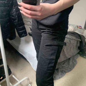  - Sjukt snygga Cargo pants från bikbok i storlek M! Såå bekväma😍 pris kan diskuteras, köpare står för frakten!