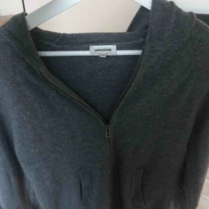  - Så himla fin ull/kashmir kofta från zadig Voltaire. Aldrig använd!! ❤️