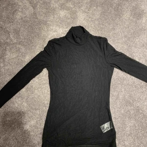  - Meshtröja ifrån GinaTricot i strl S. Använd 3 gånger och kommer tyvärr inte till användning längre. Väldigt fint skick. Ska det fraktas betalar köparen💖