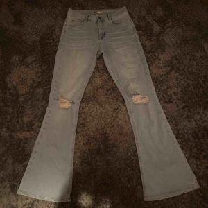  - Säljer mina fina och sköna jeans från Gina oanvända bara legat i min garderob ingen pris lapp kvar köparen står för frakten! 