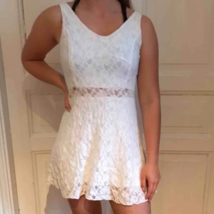  - Älskar denna men den är tyvärr för liten. Knappt använd men är perfekt för skolavslutning osv