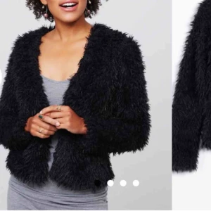  - Säljer en grå fake päls kofta❤️frakt tillkommer!!