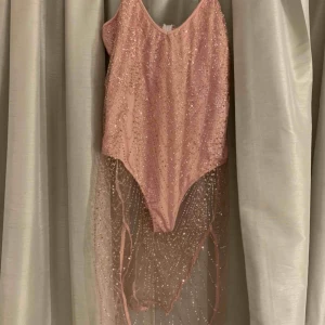  - Helt ny glitter bodysuit, strl s 