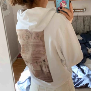  - Sååå snygg hoodie från Zara passa till allt och perfekt inför våren! Strl S men i oversized modell❤️❤️ Fraktar eller möter upp😊 300 inkl frakt