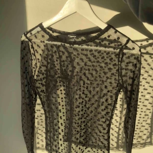  - Meshtröja i fint skick🤍 lappen bortklippt, men inga andra skavanker. Pm för bild med den på <3