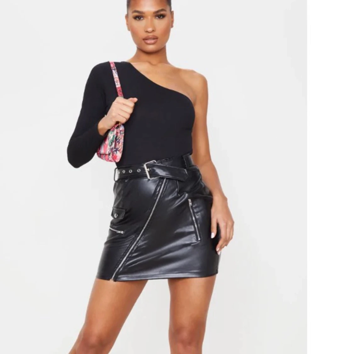 Skinn kjol från Pretty little thing - 90