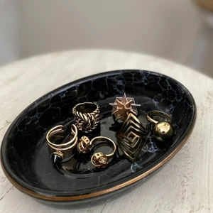 Ringar! - Säljer dessa ringar! 15kr st eller alla för 50kr! 💕 Frakten varierar beror på antal köpta ringar :)