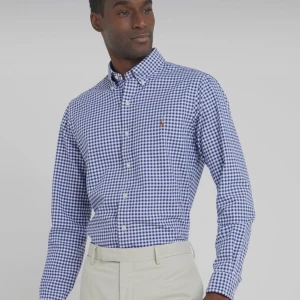 Polo Ralph Lauren skjorta - Fint skick. Använd en gång. Storlek S. Ska den skickas står köparen för frakten. 