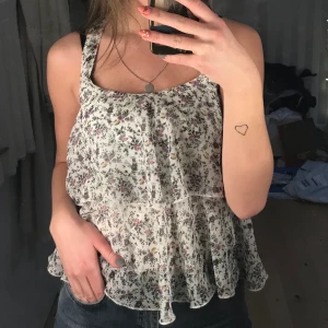 Linne - Somrigt linne från Gina, storlek 34 men ganska stor i storleken så passar mig med 36/38❤️ frakt tillkommer 