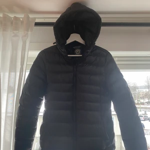 Dunjacka - Snygg dunjacka i glansigt material