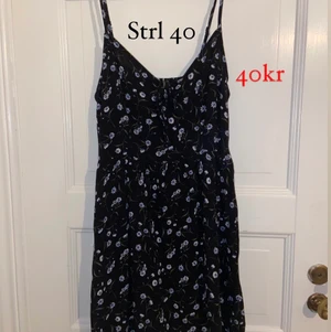 🤎blommig klänning  - Blommig sommarklänning från h&m i storlek 40/m. 40kr + frakt🤎🌟