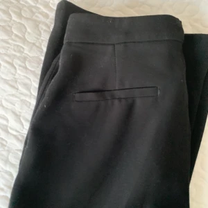 Svarta kostymbyxor - Svarta kostymbyxor från Zara