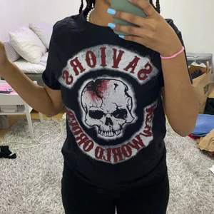 T-shirt - En svart the walking dead t-shirt. Ser ut som ny, skulle säga att den sitter mer som en S än en M💞💞