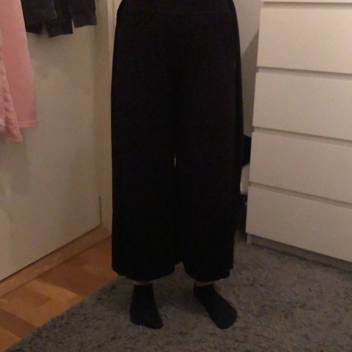 Svarta stora och tunna byxor - 91