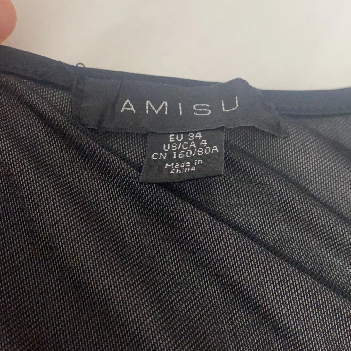 Röd och svart klänning - 91