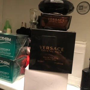 Versace Parfym - Versace Crystal Noir 50 ml. Endast provad. Nypris ca 700kr. Mitt pris 400 eller hb 