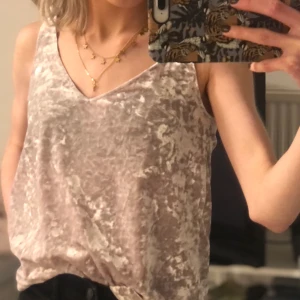 Linne XS - Säljer linne från hm stl XS skulle även passa S. Säljer för 75kr💕