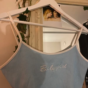 Söt topp - Oanvänd. (Inte spårbar) Frakten ingår i priset!